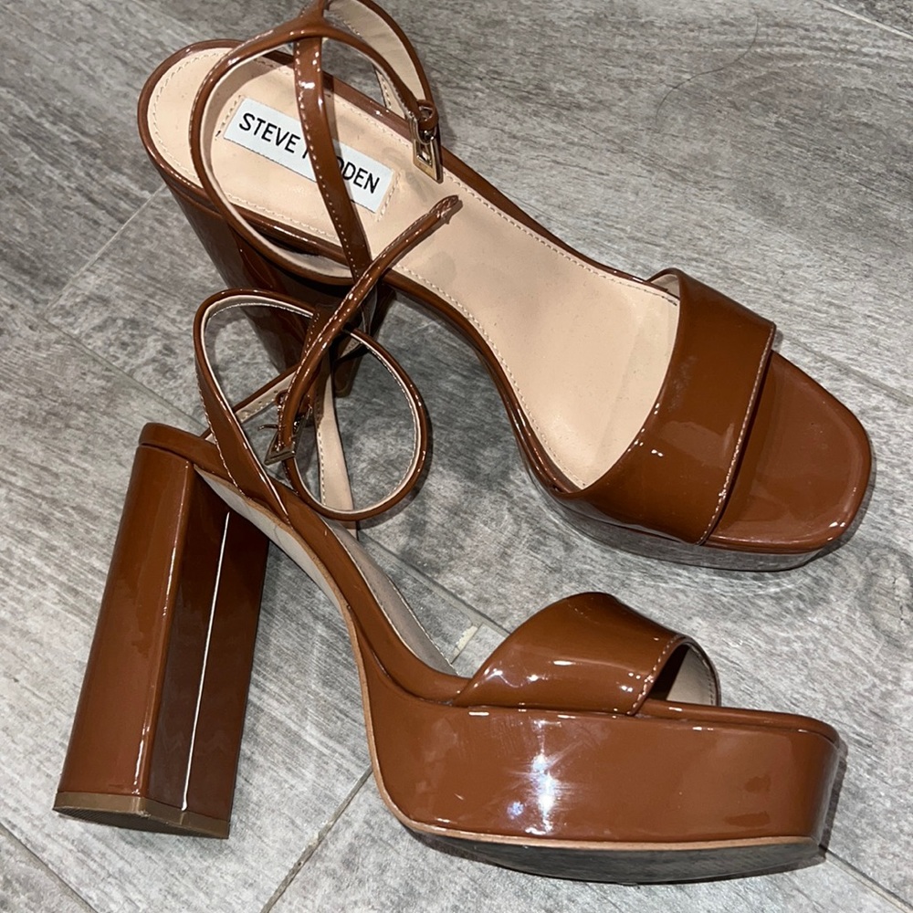 STEVE MADDEN Platform Sandals